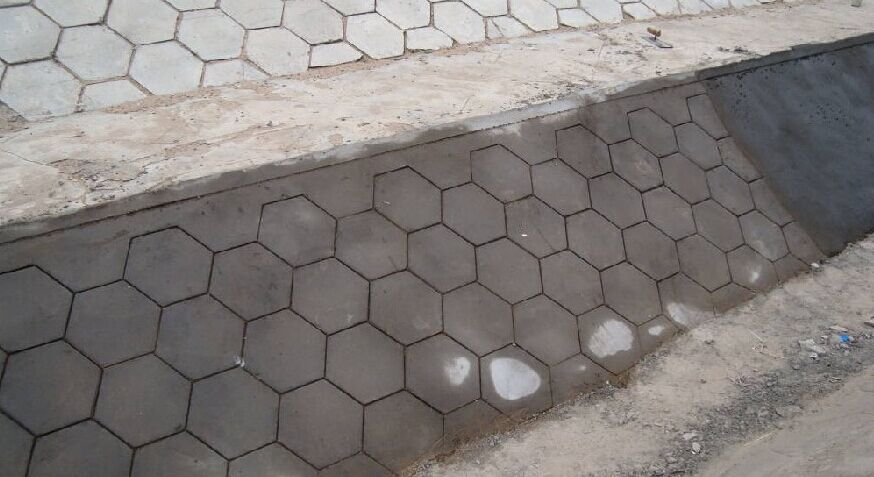 實心護坡塑料模具和空心護坡塑料模具分別用在哪里？