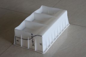 使用混凝土路側石塑料模具澆筑路側石過程中能否確定水泥混凝土配比？